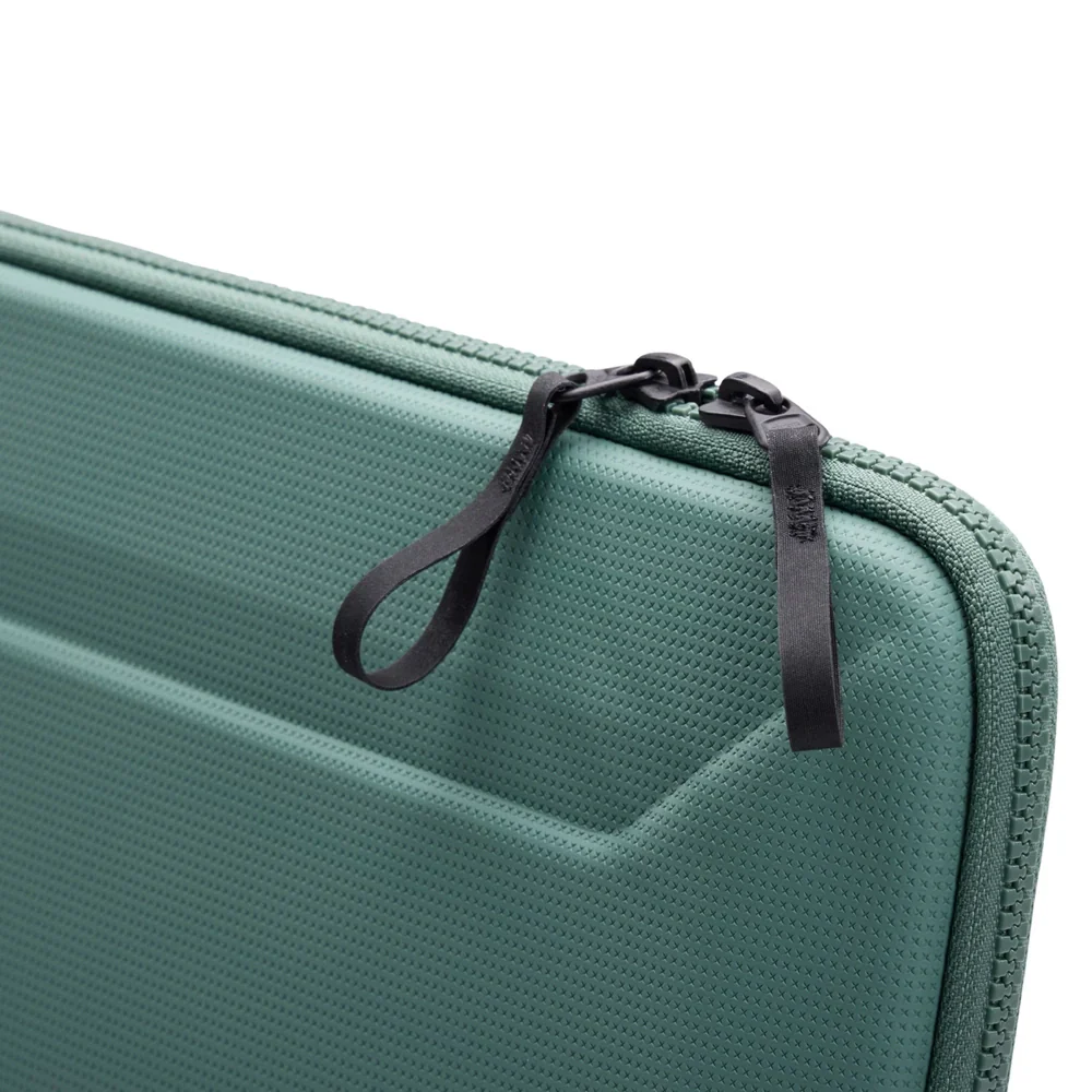 Funda Thule Gauntlet 5 para MacBook Pro 14" - Verde Brumoso - Image 5